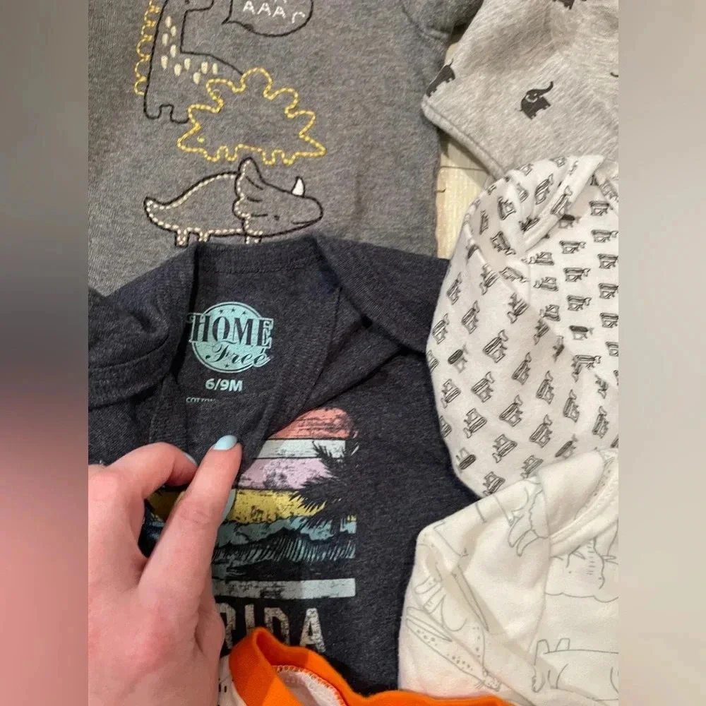 Baby boy bundle of bodysuits and one pajamas 9M‎